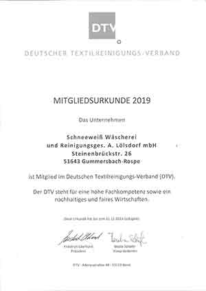 Diese Urkunde bestaetigt die guten fachlichen Leistungen der Grosswaescherei Schneeweiss in Gummersbach.